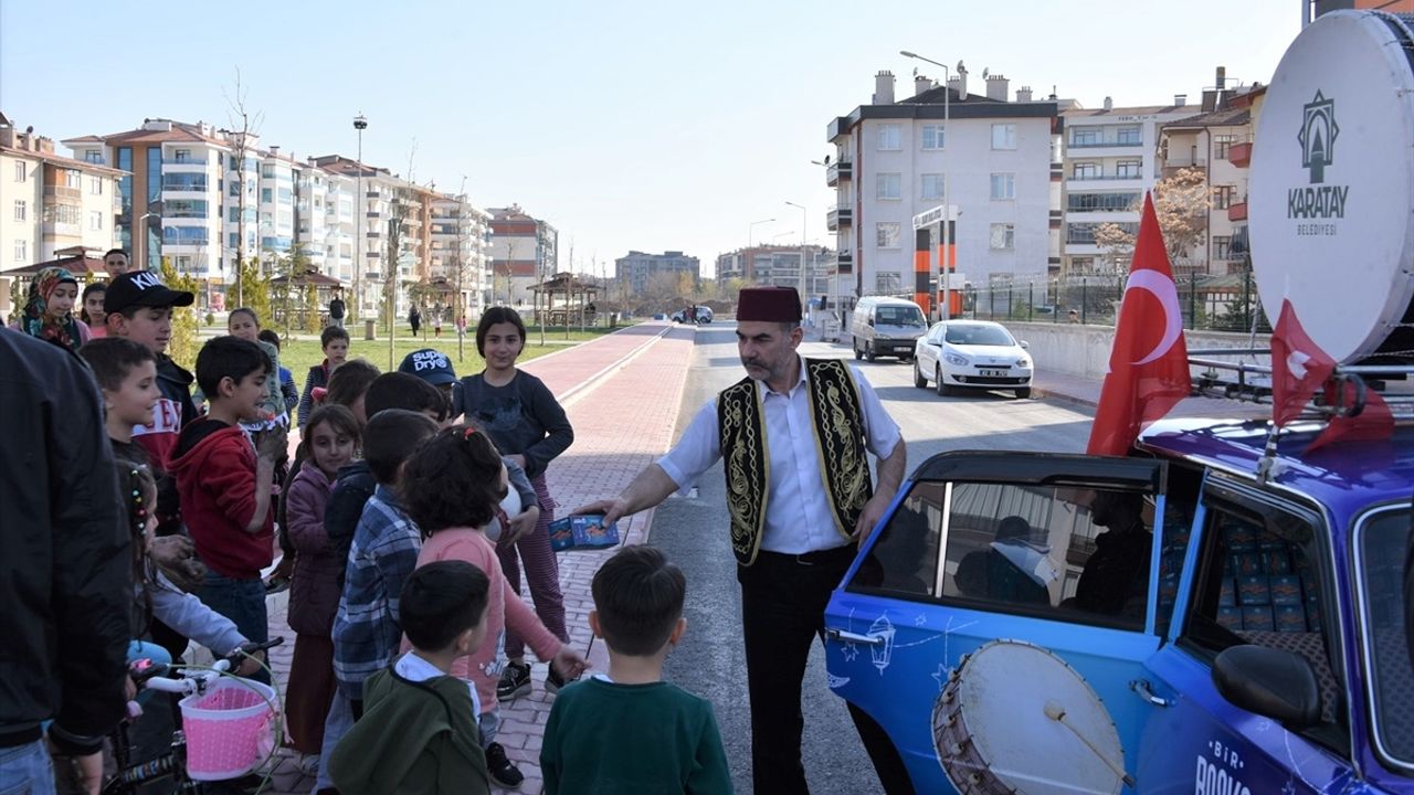 Karatay’da ramazan davulcuları klasik arabalarla vatandaşı sahura kaldırıyor