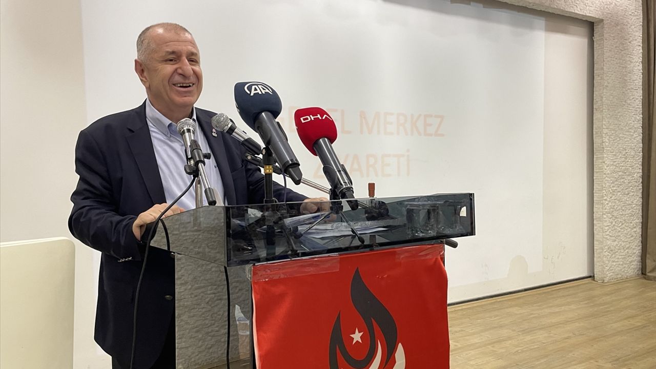 Zafer Partisi Genel Başkanı Ümit Özdağ, Konya'da partililerle bir araya geldi
