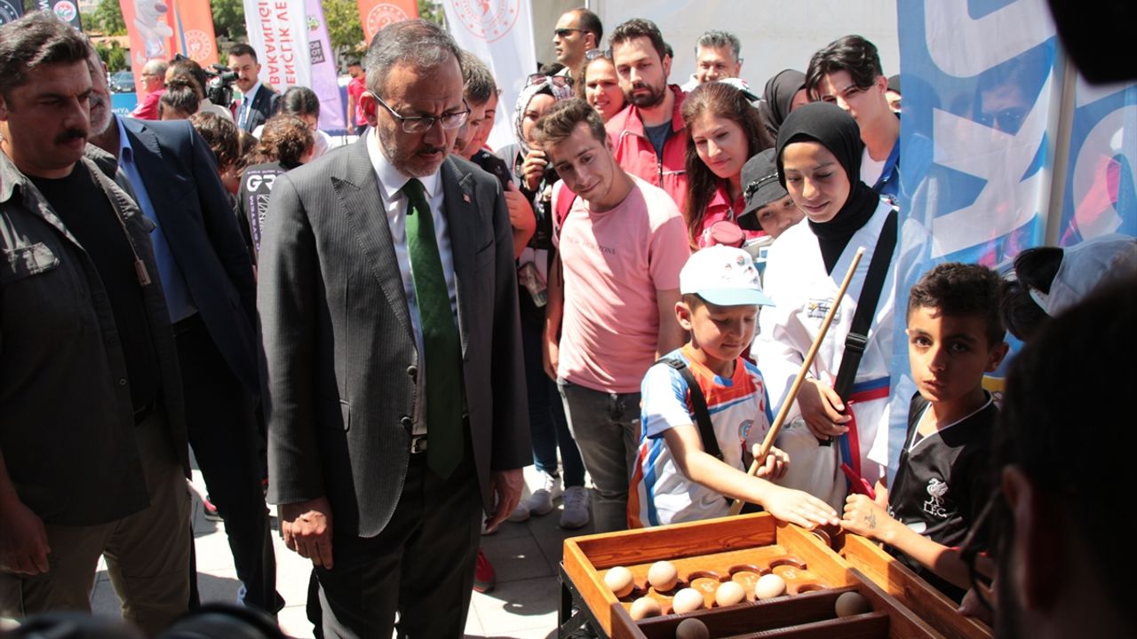Bakan Kasapoğlu, Konya'da 5. İslami Dayanışma Oyunları etkinlik alanını gezdi