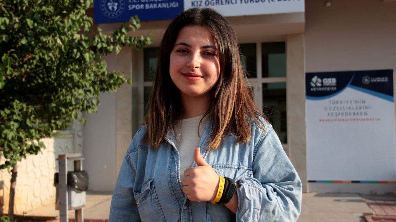 Yurtlardaki ücretsiz konaklamadan yararlanan yüzlerce genç Konya'yı ziyaret etti