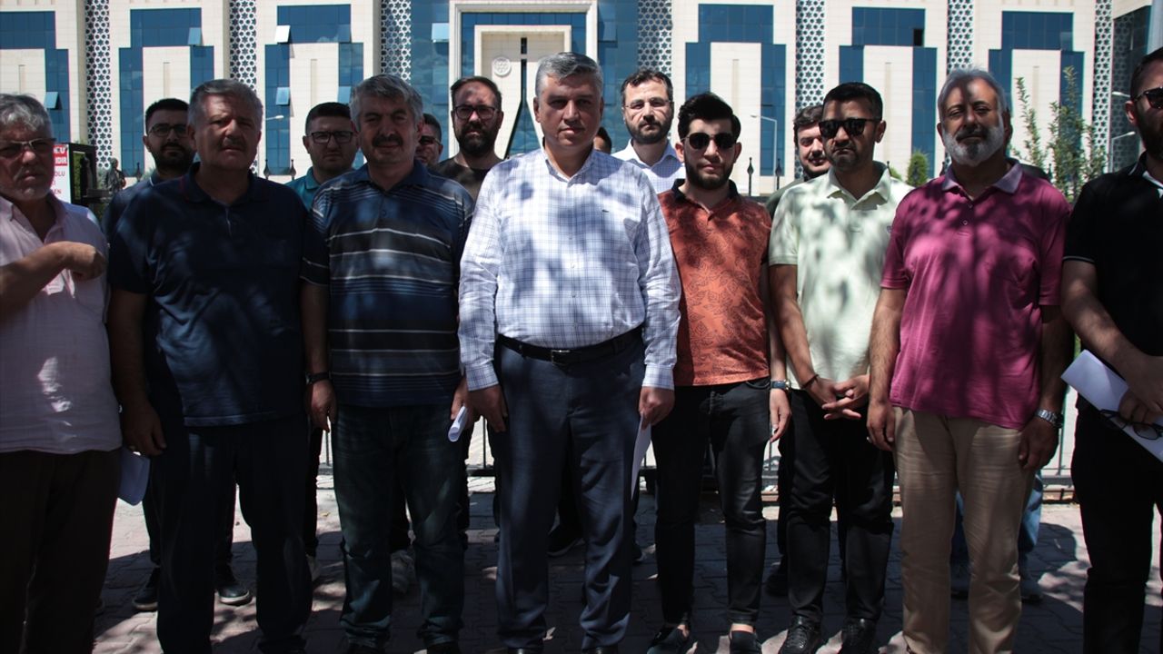 ÖNDER İmam Hatipliler Derneği üyelerinden şarkıcı Gülşen'e tepki