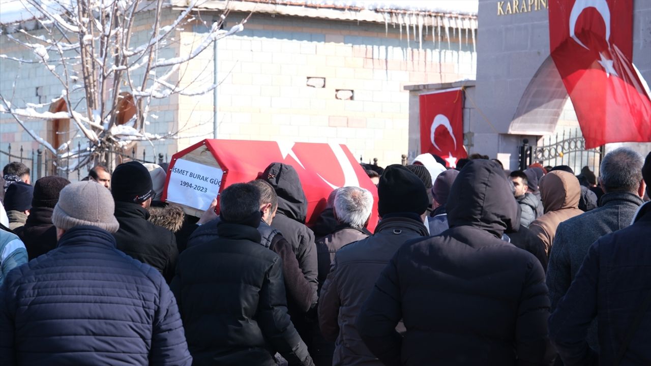 Depremde hayatını kaybeden polis memuru Konya'da son yolculuğuna uğurlandı