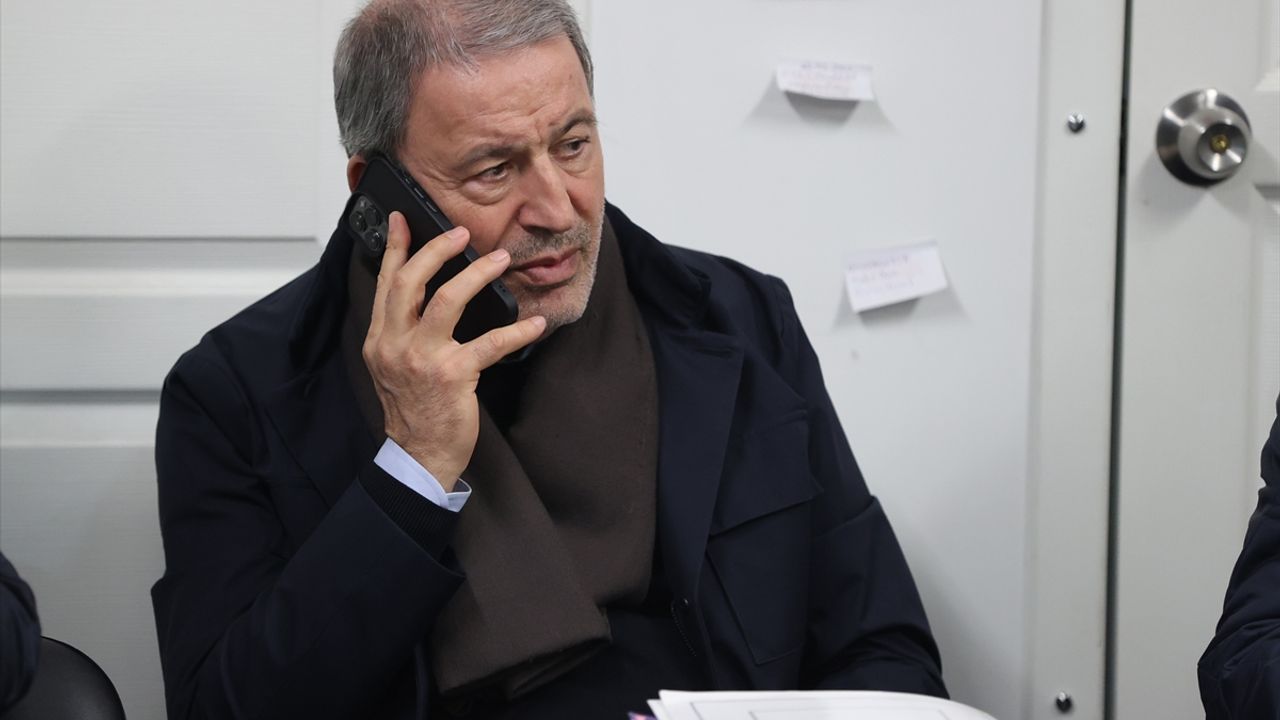 Bakanlar Akar ve Koca, Hatay'daki depreme toplantıda yakalandı