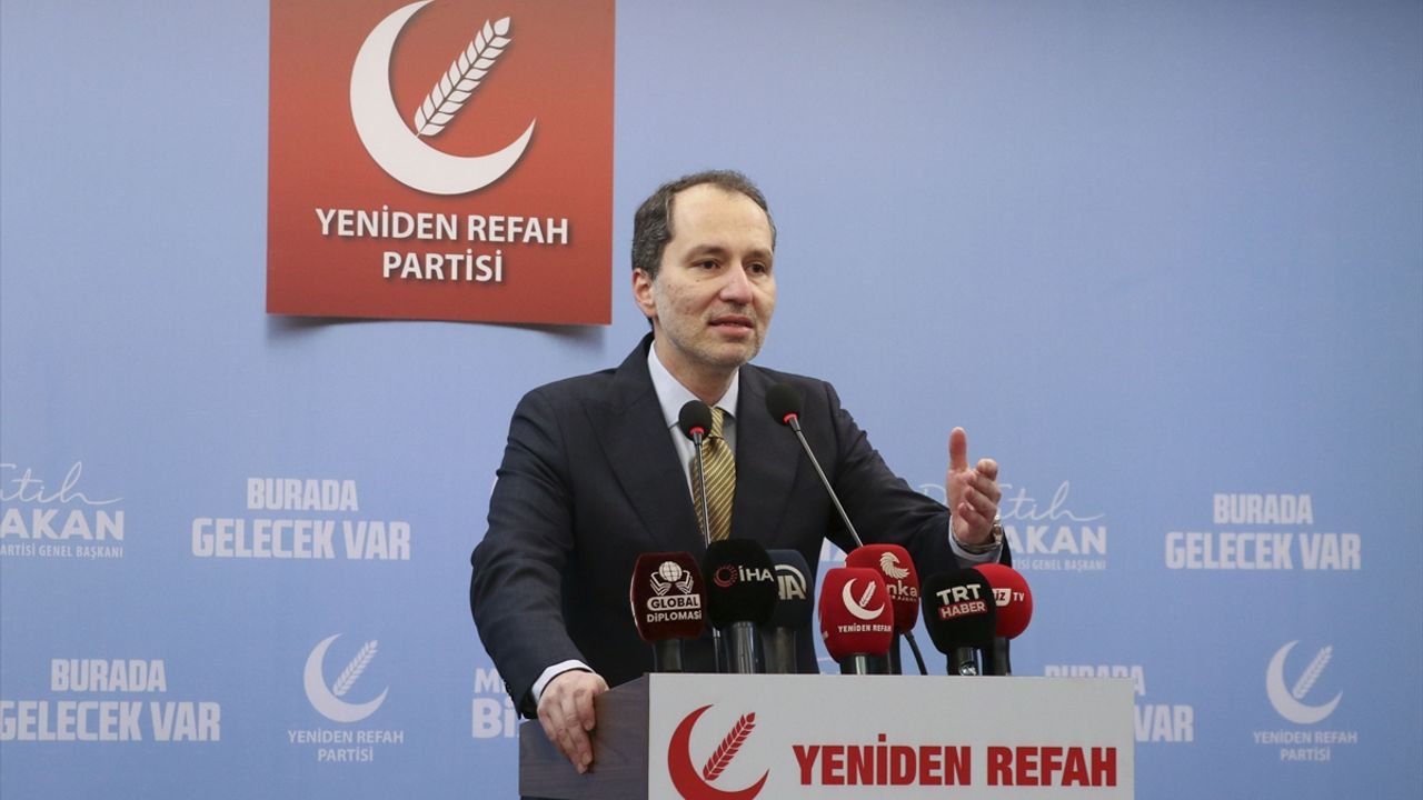Yeniden Refah Partisi Genel Başkanı Erbakan, basın toplantısı düzenledi: