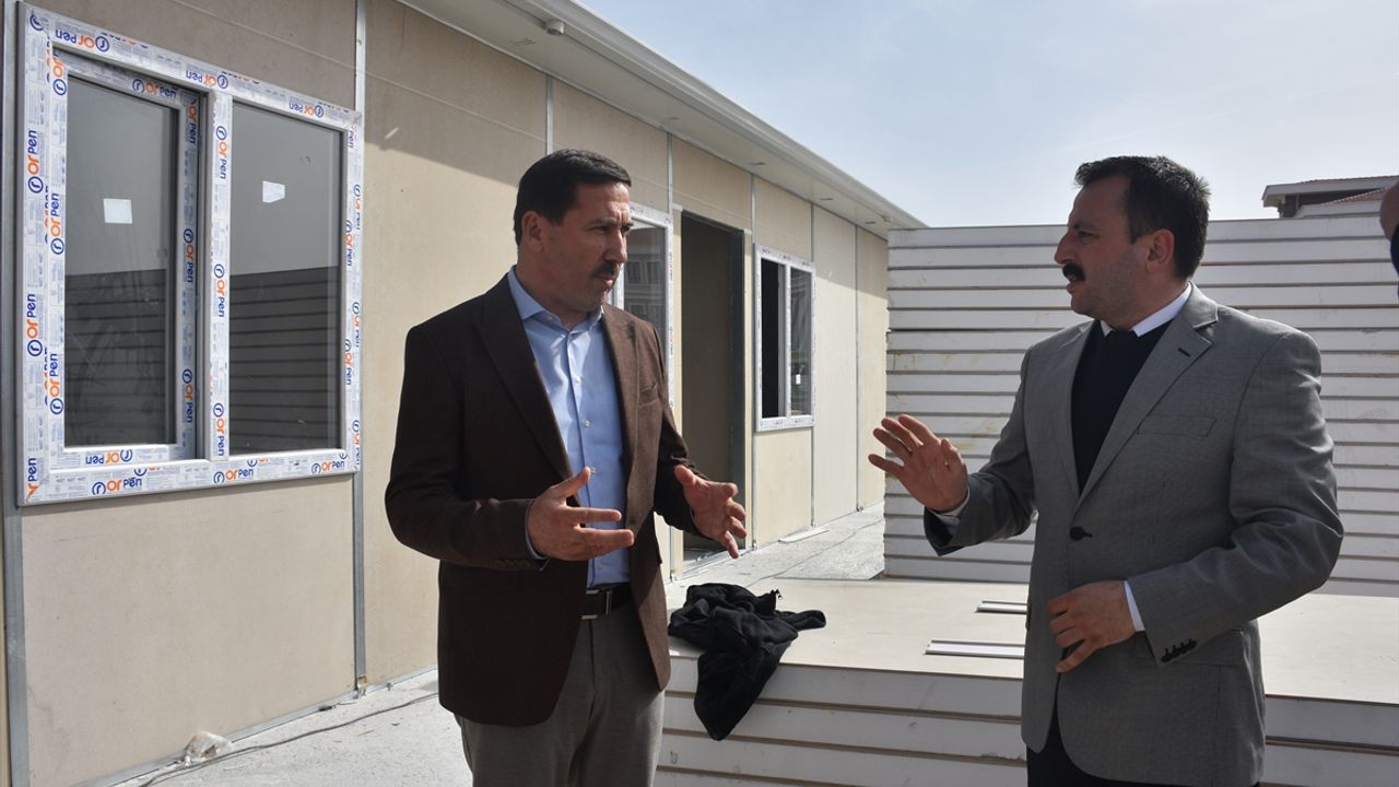Konya'da depremzedeler için 54 prefabrik evden oluşan yaşam alanı kuruluyor