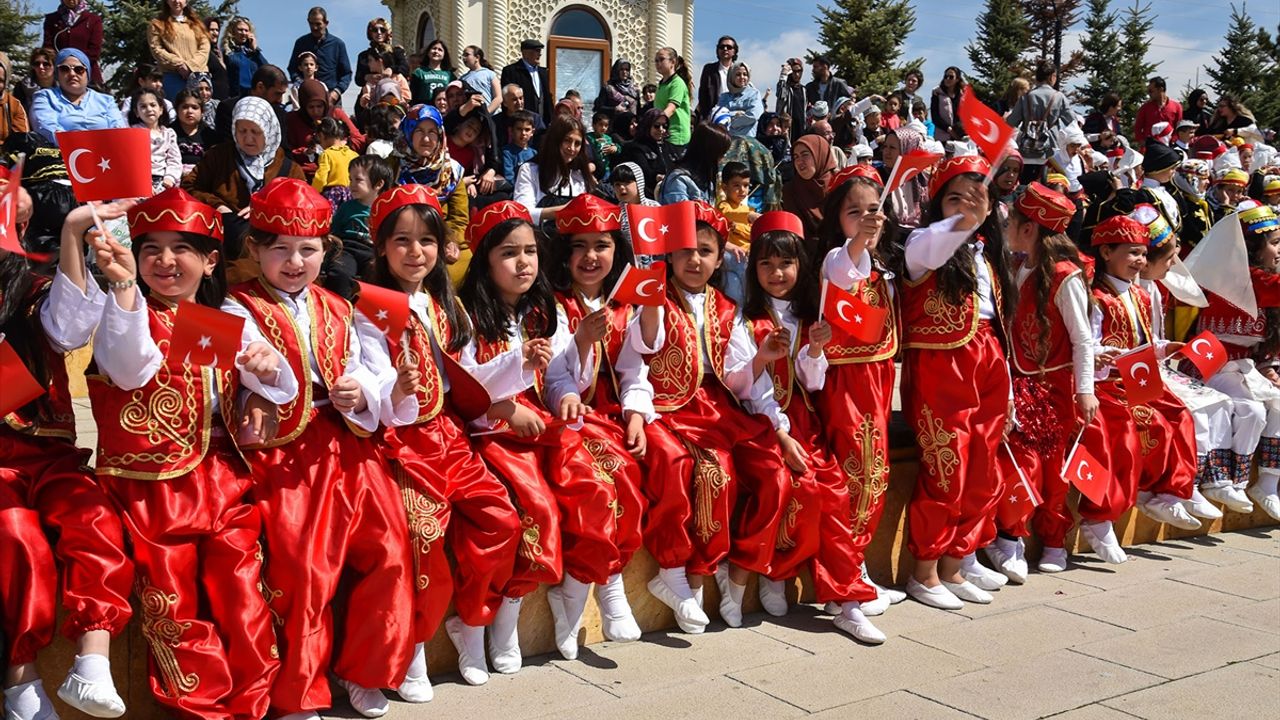 Kalehan Ecdat Parkı'nda 23 Nisan Çocuk Şenliği düzenlendi