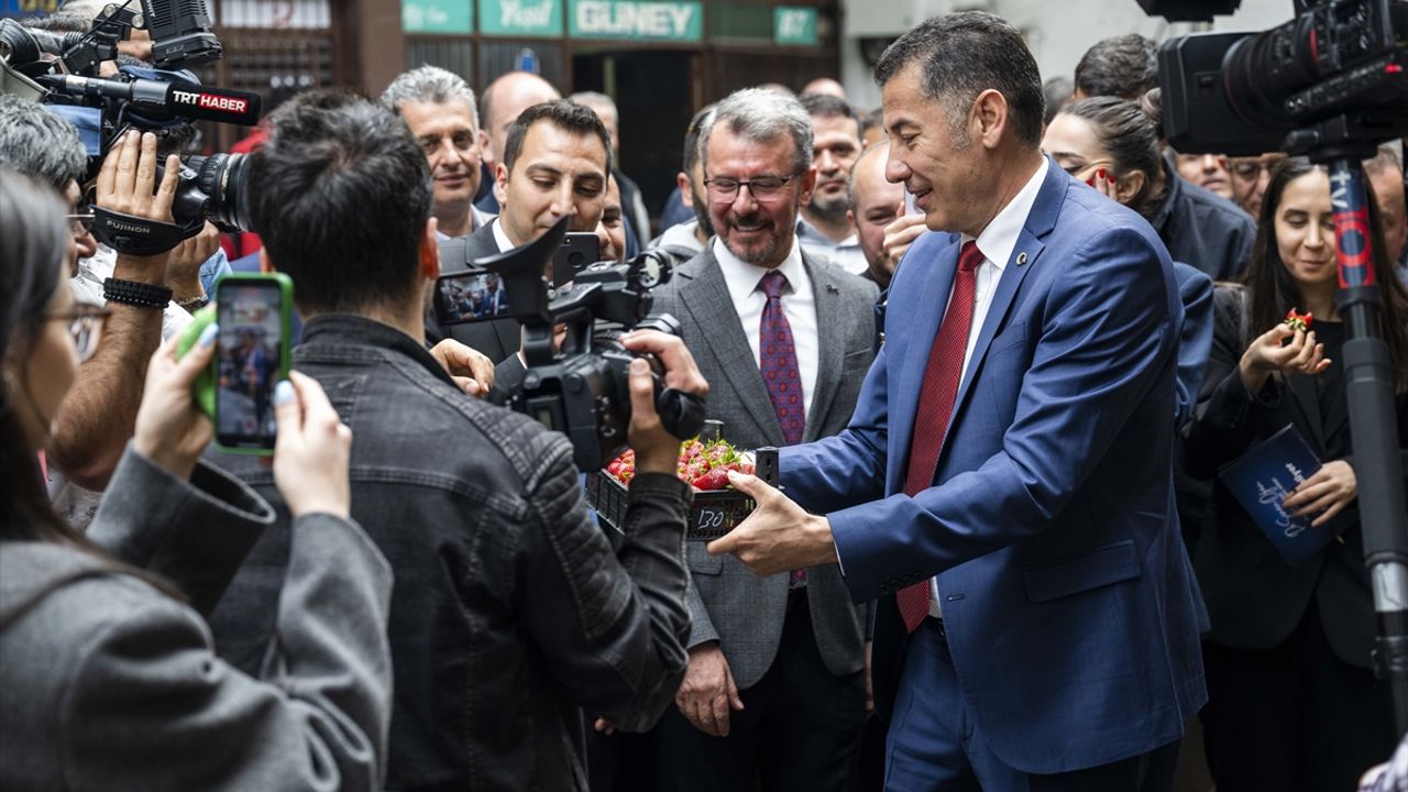 Ata İttifakı cumhurbaşkanı adayı Oğan, Ankara'da hal esnafıyla bir araya geldi: