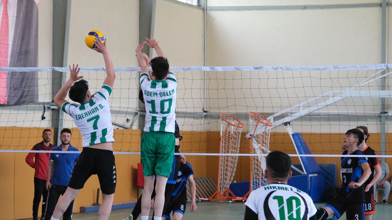 Karapınar'da liseler arası voleybol turnuvası final maçı oynandı