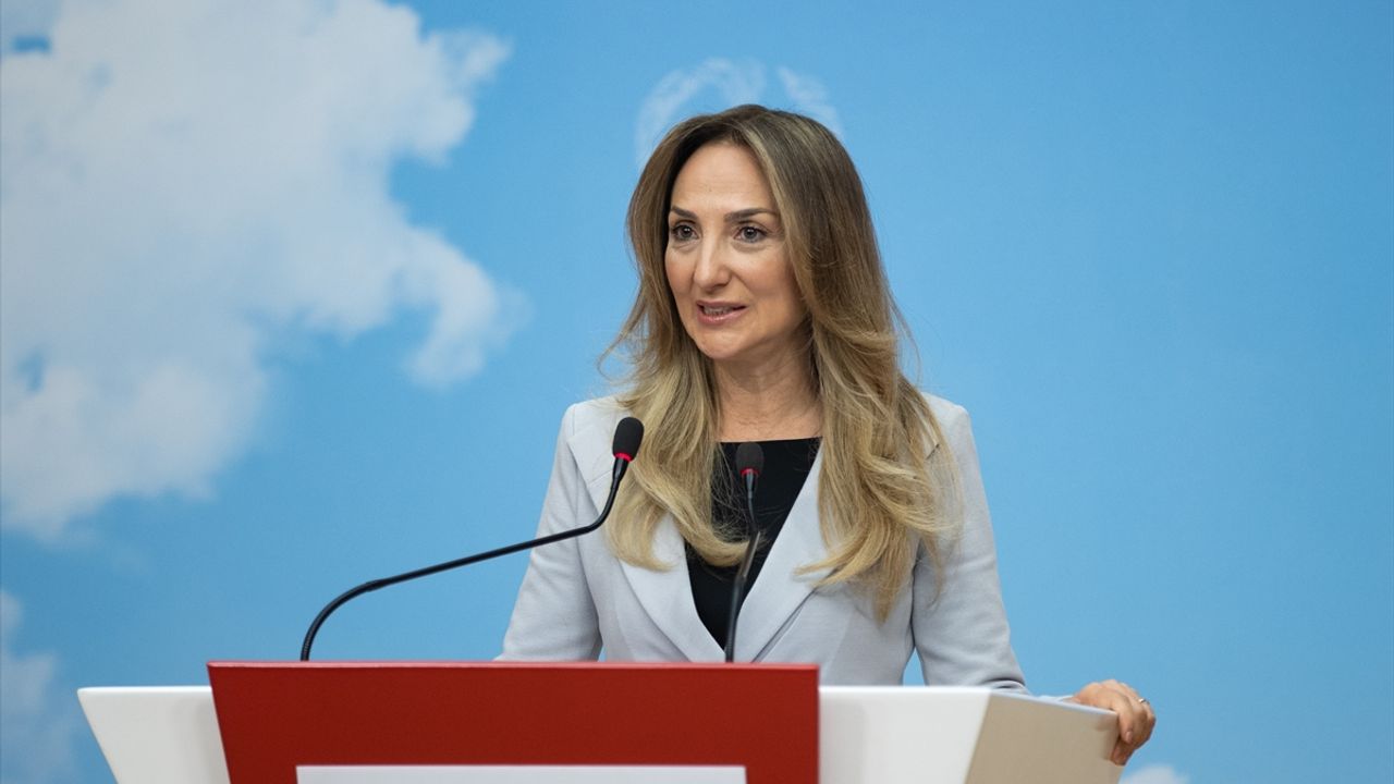 CHP Kadın Kolları Genel Başkanı Nazlıaka'dan kadınlara "sandığa gidin" çağrısı:
