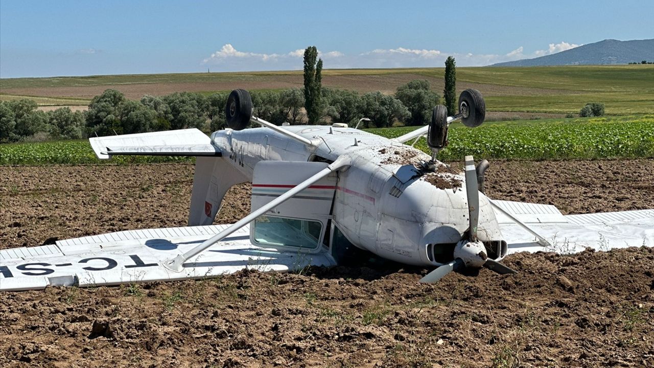 Aksaray'da düşen sivil eğitim uçağındaki 2 kişi yaralandı