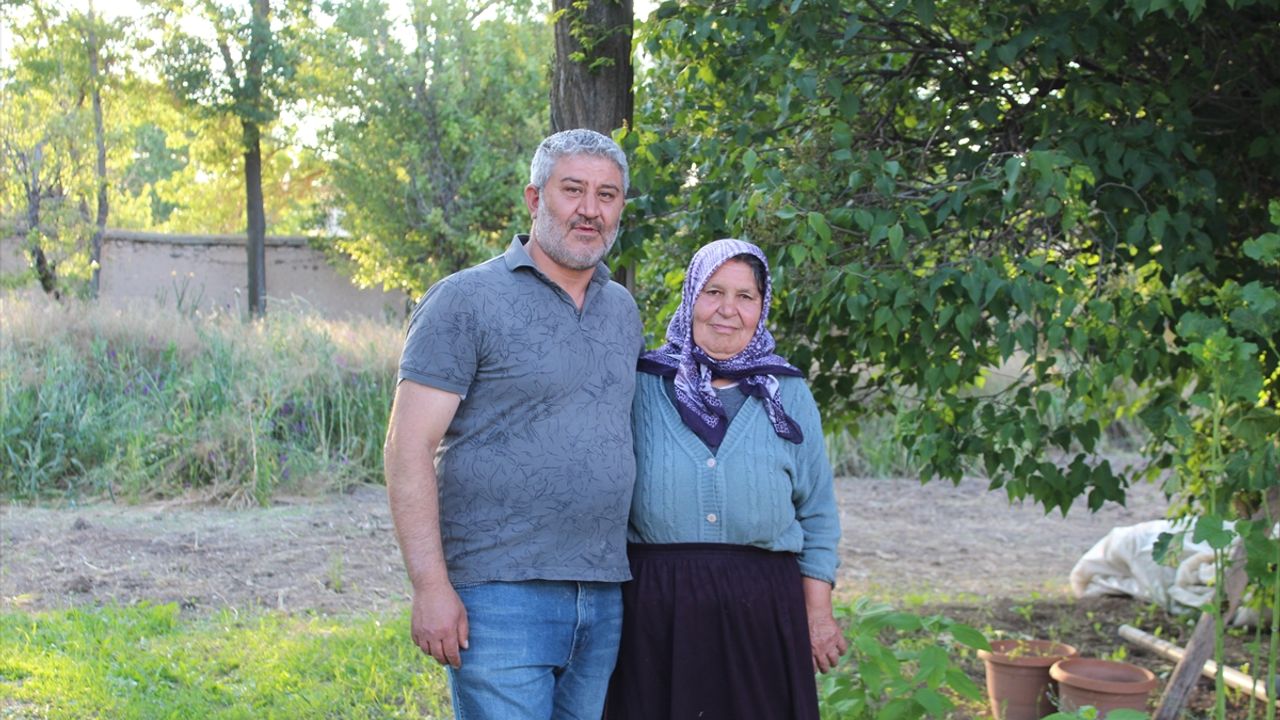 Bakan yardımcılığına atanan Oruç Baba İnan'ın annesi yaşadığı sevinci anlattı: