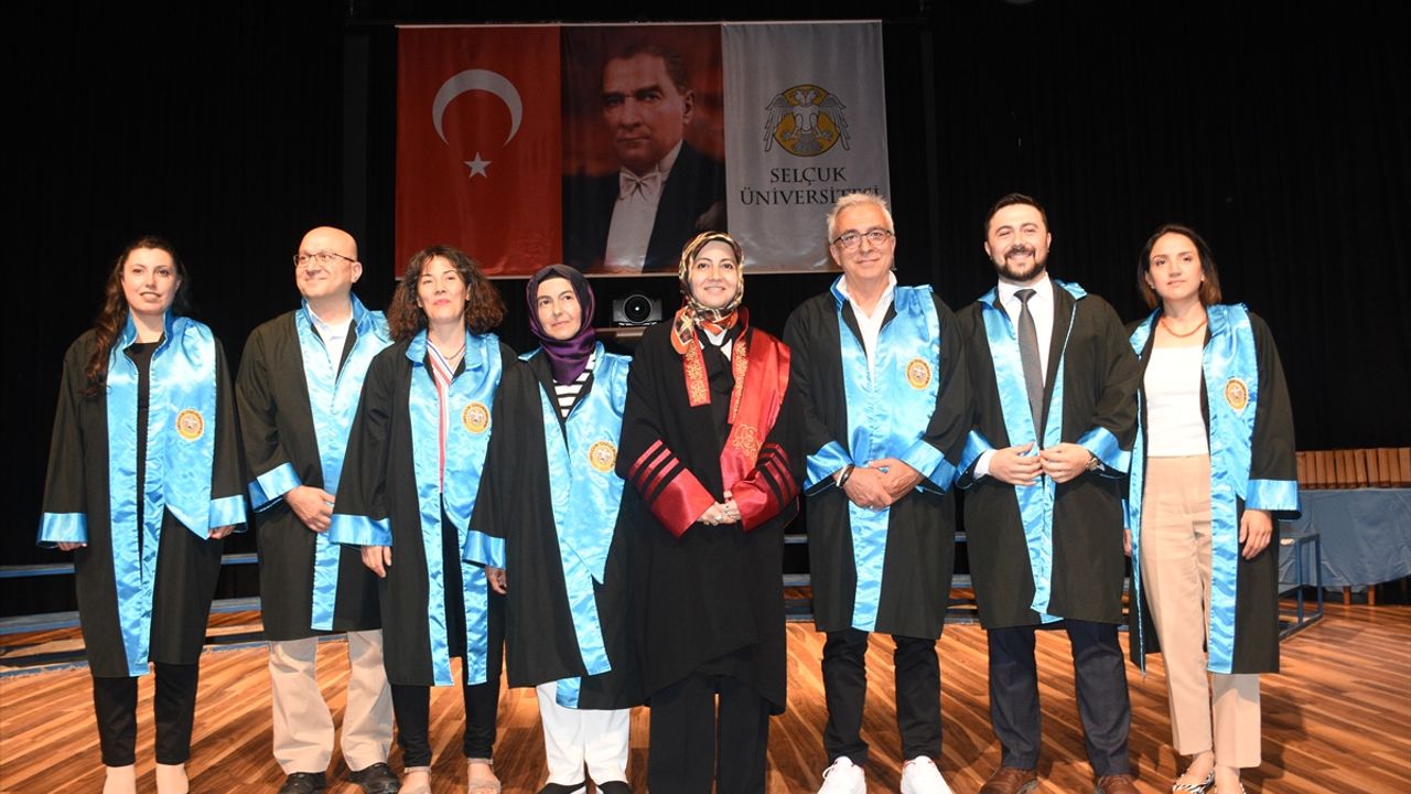 Selçuk Üniversitesi'nde yüksek lisans ve doktora eğitimlerini tamamlayan öğrenciler için mezuniyet töreni