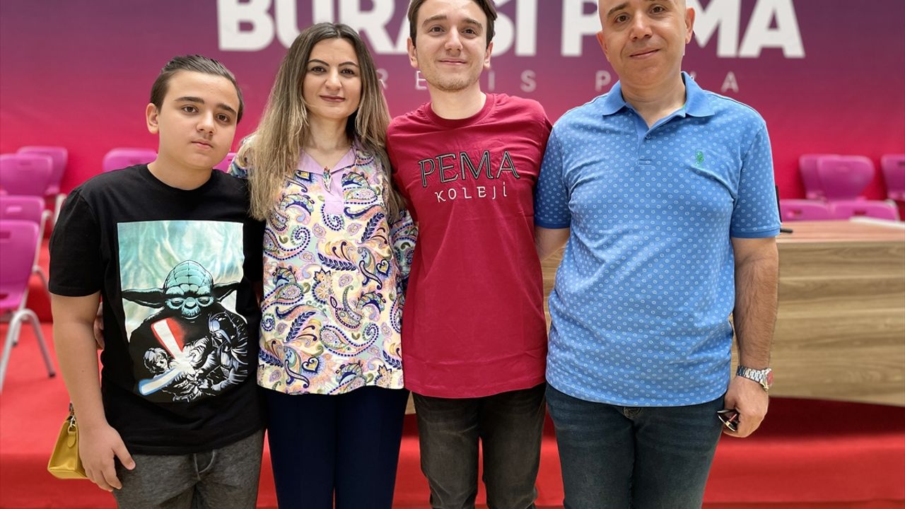YKS'de AYT sayısal Türkiye birincisi Namık Emre Acar, başarısını değerlendirdi: