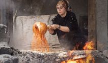 Konya’da Hadim üzüm pekmezi geleneksel yöntemlerle yapılıyor