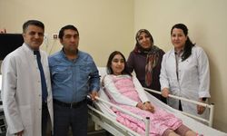 Akciğer nakli bekleyen genç, böbrek taşlarından iki doktorun eş zamanlı ameliyatıyla kurtuldu
