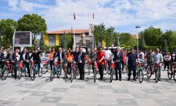 Karapınar'da Kaymakam Öztürk öğrencilerle bisiklet sürdü