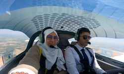 Pilotaj bölümü mezunu oğlunun uçuşuna eşlik eden anne, heyecan ve mutluluğu bir arada yaşadı