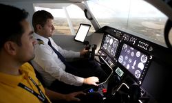 Pilot adayları simülasyon merkezinde gerçek zamanlı uçuş deneyimi yaşıyor