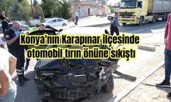 Konya'nın Karapınar ilçesinde otomobil tırın önüne sıkıştı