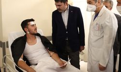 Bakan Kurum, Niğde'deki kazada yaralanan öğrencileri hastanede ziyaret etti