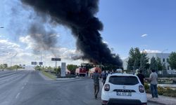 Konya'da boya fabrikasında çıkan yangına müdahale ediliyor