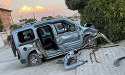 Karapınar'da hafif ticari araç ağaca çarptı, 5 kişi yaralandı