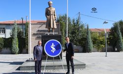 Karapınar’da Türkiye İş Bankası A.Ş. nin 98. Kuruluş Yıldönümünde Atatürk Anıtına Çelenk Sunuldu