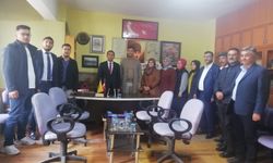 Karapınar AK Parti Kadın Kolları Başkanı Ayşe Taşpınar ve Yönetim Kurulu Üyelerinden Muhtarlar Derneğine Ziyaret