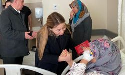 MHP Konya Milletvekili Esin Kara ve beraberindekiler depremzedeleri hastanede ziyaret etti
