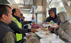 Konya Büyükşehir Belediyesi ekipleri deprem bölgesinde yaraları sarmaya çalışıyor