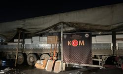 Konya'da deprem bölgesine gıda taşıdığı belirtilen tırda 5,3 milyon kaçak sigara bulundu