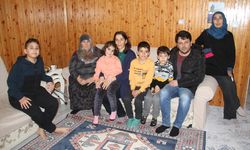 Evini depremzede aileye açan hayırsever, annesinin yanına yerleşti
