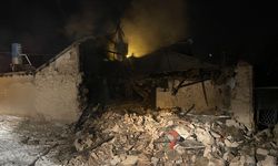 Konya'da yangın çıkan evde çöken çatının altında kalan 7 depremzede öldü