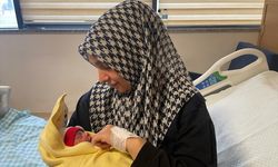Riskli gebeliğine rağmen depremzedeleri düşünerek ambulans yerine aracıyla Konya'ya geldi