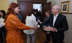 Kılıçdaroğlu, 8 Mart Dünya Kadınlar Günü'nde partideki kadın personelle bir araya geldi