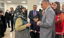 Konya Valisi Vahdettin Özkan, yurtlarda misafir edilen depremzedeleri ziyaret etti