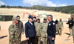 Milli Savunma Bakanı Akar, NATO'nun Türkiye'ye 4 bin kişilik çadır daha göndereceğini açıkladı