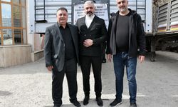 Patlayan lastiklerle deprem bölgesine yardım ulaştıran tır sürücüsüne dorse hediye edildi