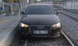 Konya'da tramvay yoluna otomobiliyle giren alkollü sürücünün ehliyetine el konuldu