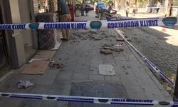 Konya'da kaldırımda yürürken üzerine binadan beton parçaları düşen baba ile kızı yaralandı