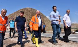 Aksaray Valisi Mehmet Ali Kumbuzoğlu, selin yaşandığı bölgede incelemelerde bulundu: