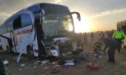 Konya'da yolcu otobüsü ile traktörün çarpıştığı kazada 8 kişi yaralandı