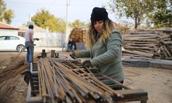 Depremzede çift, inşaat işlerinde de el ele verdi