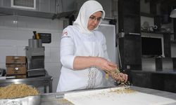 Evinde tek başına başladığı unlu mamuller yapımını 150 çalışanıyla sürdürüyor