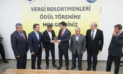 Karapınar'da vergi rekortmenleri plaketle ödüllendirildi