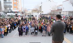 Karapınar Cumhuriyet İlkokulu'nda Karne Heyecanı Meke Ajansı Tarafından Kaydedildi