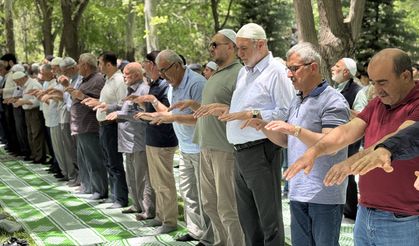 Konya'da tarihi namazgahta yağmur duası yapıldı