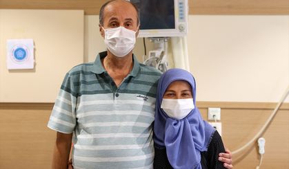 Böbrek nakli bekleyen kardeşlerin yüzü bir ay arayla aynı hastanede güldü