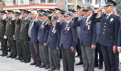 29 Ekim Cumhuriyet Bayramı Kutlamaları Çelenk Sunma Töreniyle Başladı