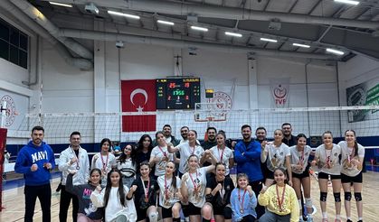 Karapınar ALBA Kız Voleybol Takımı Bölgesel Lig’de Üçüncü Oldu